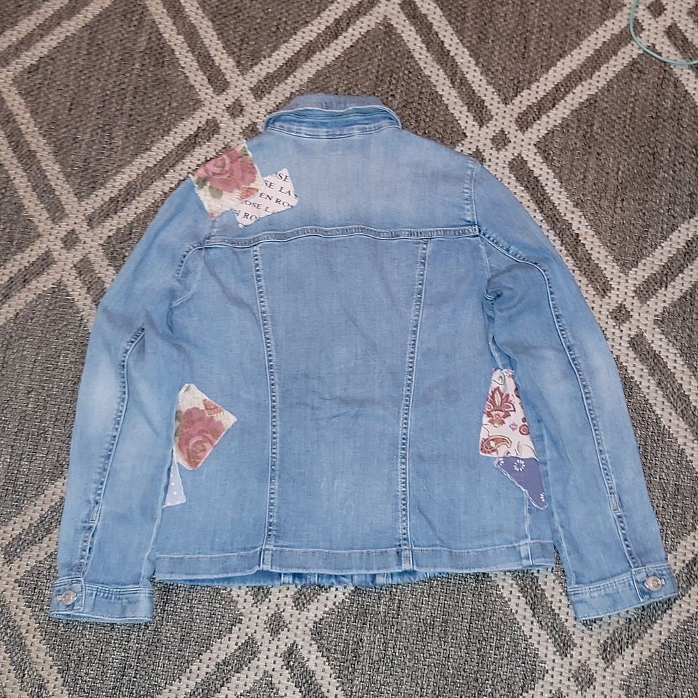Chicos Patchwork Stretch Light Wash Oversized Jean Jacket Size 0 Small 4 - Picture 6 of 9